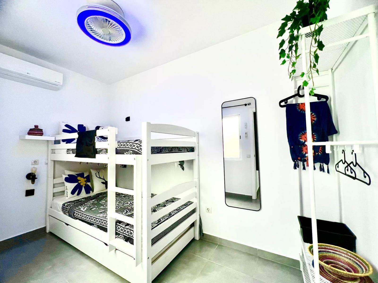 Animos! Apartments: Modern City & Beach Getaway for Nomads & Families Santa Maria Exterior photo